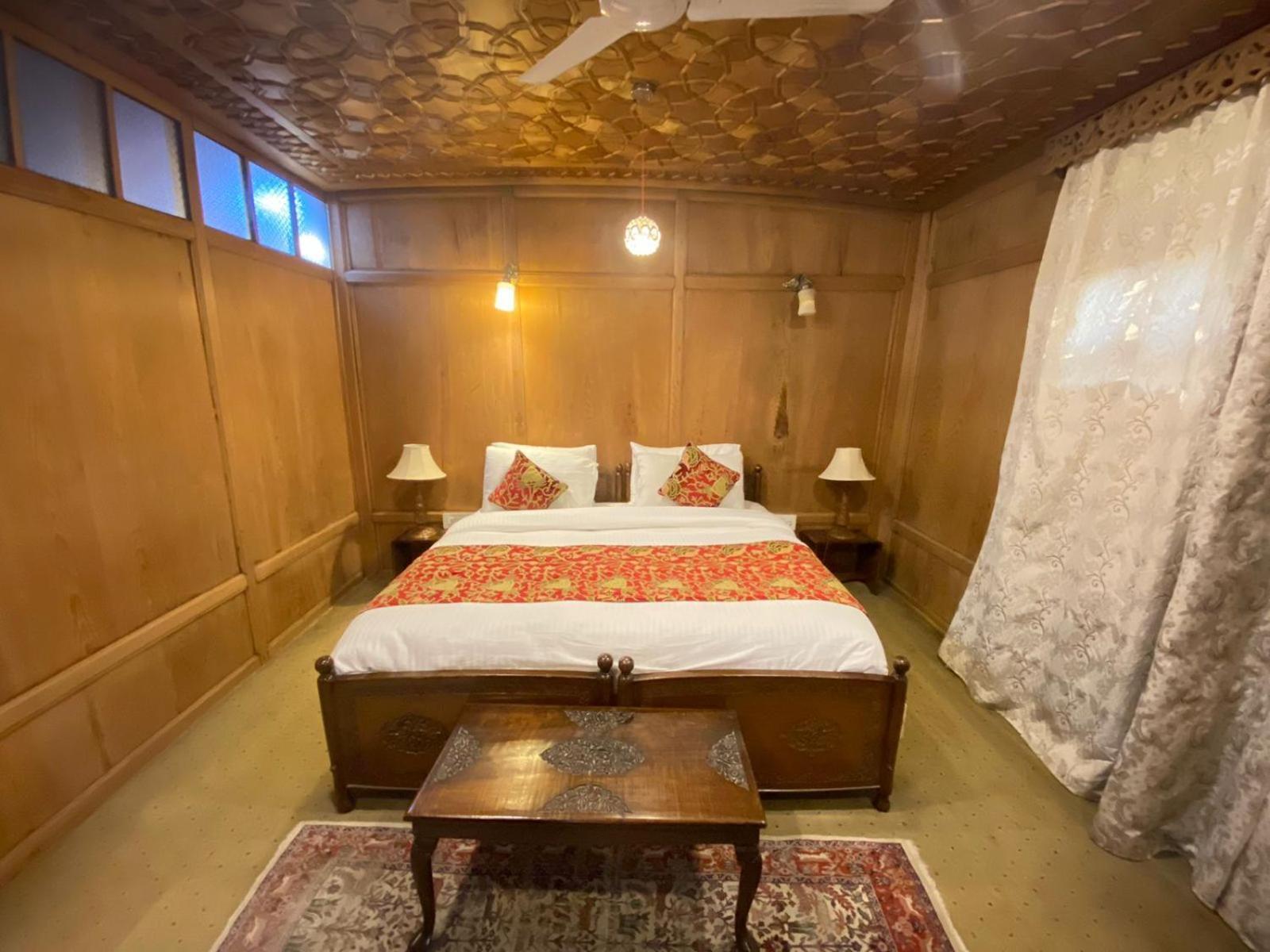 Nazneen Group Of Houseboats Srīnagar Exterior foto